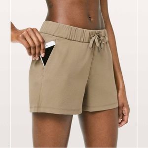 Lululemon On The Fly Short *Woven *2.5"